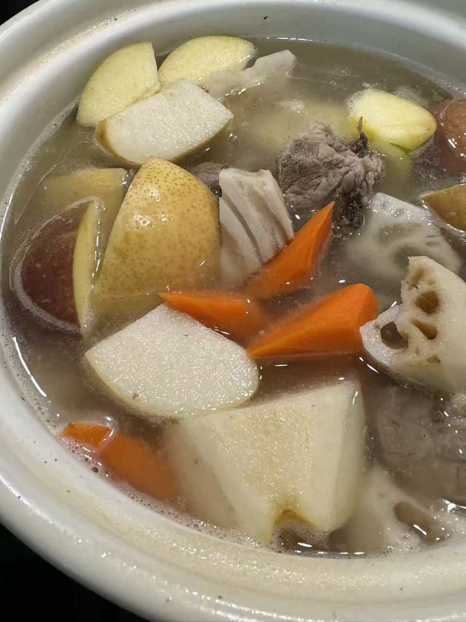 Pear and pig heart soup for autumn lung nourishment