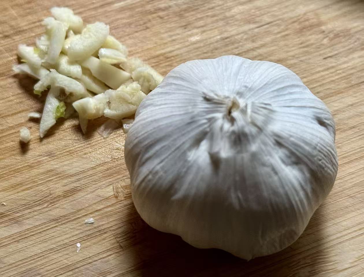 Garlic in Chinese Cooking: A Small Clove with Big Health Benefits
