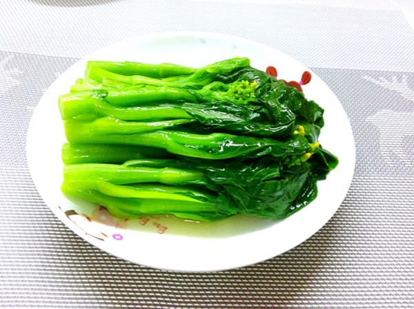 Blanched choy sum with oyster sauce