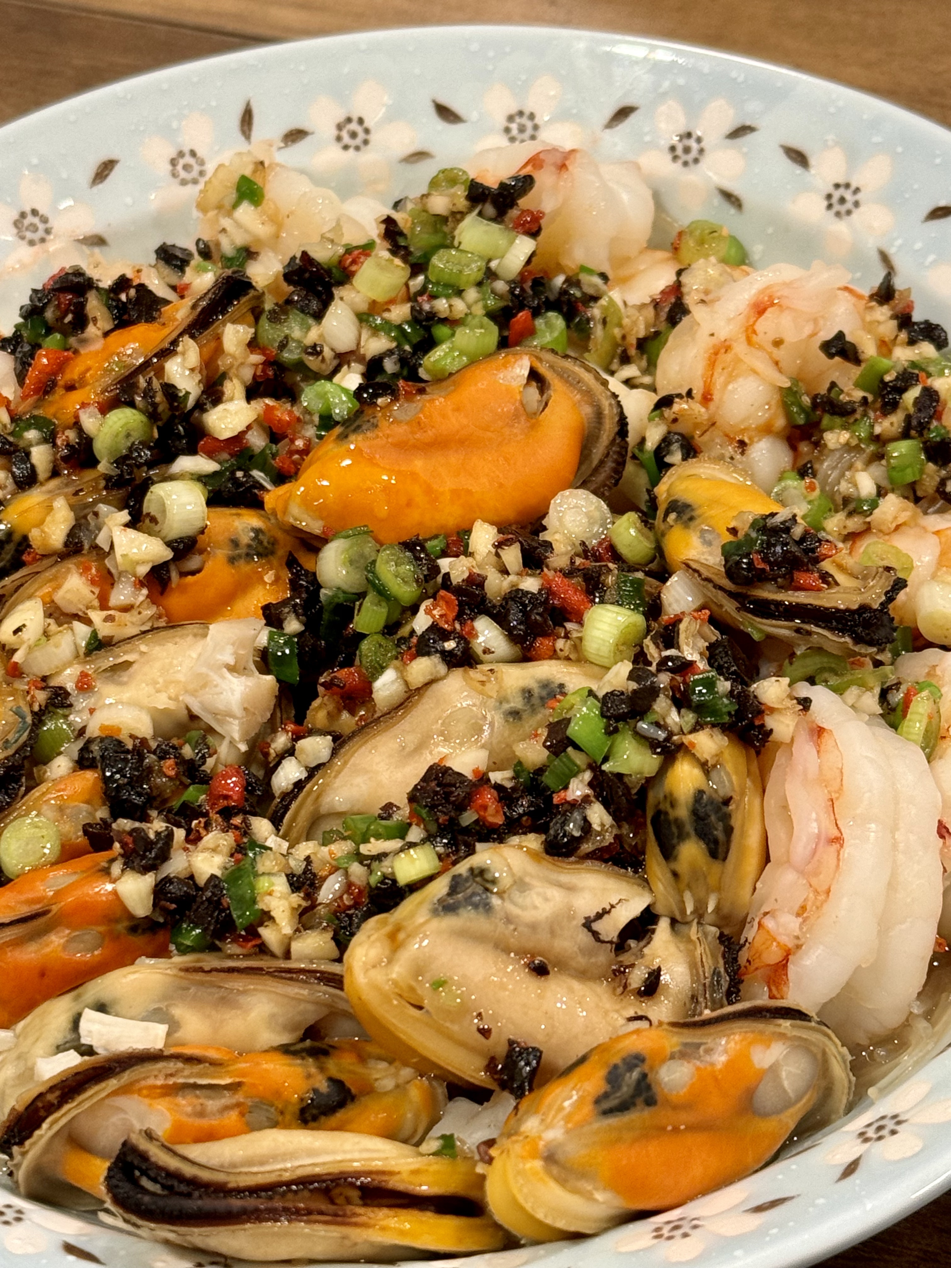 Black bean steamed mussels for winter nourishment